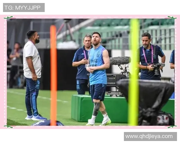 梅西社交媒体点赞动作引发热议球迷媒体持续关注讨论不断